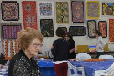 Browsers at the Coober Pedy Art Project 2013 Art Sale